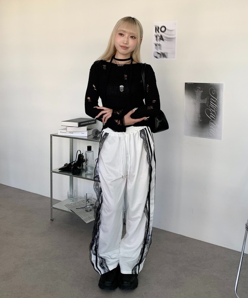 lilful（リルフル）の「サイドレースダブルライン ワッペン付 ワイドスウェットジャージパンツ（スウェットパンツ・レディース・ホワイト/ブラック・S/M）」の9枚目の写真