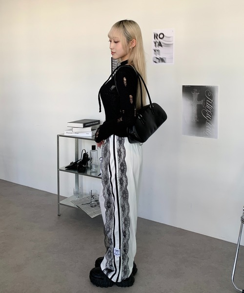 lilful（リルフル）の「サイドレースダブルライン ワッペン付 ワイドスウェットジャージパンツ（スウェットパンツ・レディース・ホワイト/ブラック・S/M）」の10枚目の写真