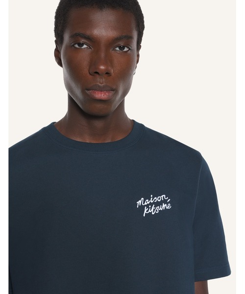 Maison Kitsune(メゾンキツネ)の「MAISON KITSUNE HANDWRITING COMFORT TEE-SHIRT(Tシャツ/カットソー・メンズ・ホワイト×ブラック/モスグリーン/ブラック×ホワイト/アッシュブラウン/ナチュラル/ネイビー・XL/L/M/S/XS)」の11枚目の写真