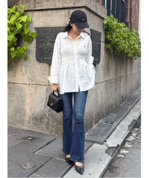 AZUL by moussy(アズールバイマウジー)の「【身長/骨格別着用画像あり】超絶美脚!POLO BCS×AZUL フレアデニム ストレッチ 履き心地抜群 コラボ デニム ポロ 細見え 着やせ 体系カバー(デニムパンツ・レディース・ブルー・MEDIUM/SMALL)」の15枚目の写真