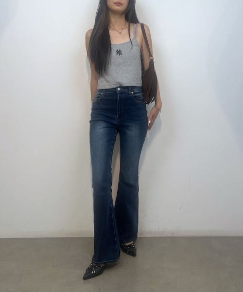 AZUL by moussy(アズールバイマウジー)の「【身長/骨格別着用画像あり】超絶美脚!POLO BCS×AZUL フレアデニム ストレッチ 履き心地抜群 コラボ デニム ポロ 細見え 着やせ 体系カバー(デニムパンツ・レディース・ブルー・MEDIUM/SMALL)」の16枚目の写真