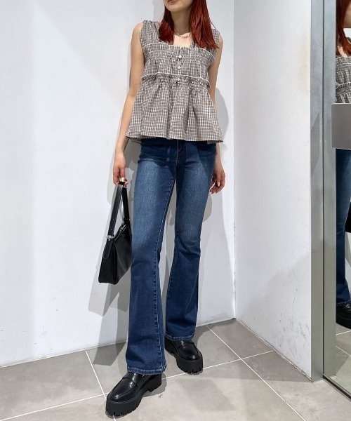 AZUL by moussy(アズールバイマウジー)の「【身長/骨格別着用画像あり】超絶美脚!POLO BCS×AZUL フレアデニム ストレッチ 履き心地抜群 コラボ デニム ポロ 細見え 着やせ 体系カバー(デニムパンツ・レディース・ブルー・MEDIUM/SMALL)」の18枚目の写真