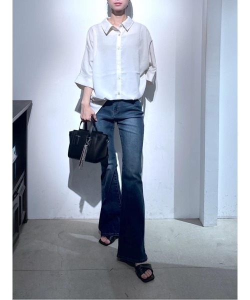 AZUL by moussy(アズールバイマウジー)の「【身長/骨格別着用画像あり】超絶美脚!POLO BCS×AZUL フレアデニム ストレッチ 履き心地抜群 コラボ デニム ポロ 細見え 着やせ 体系カバー(デニムパンツ・レディース・ブルー・MEDIUM/SMALL)」の12枚目の写真