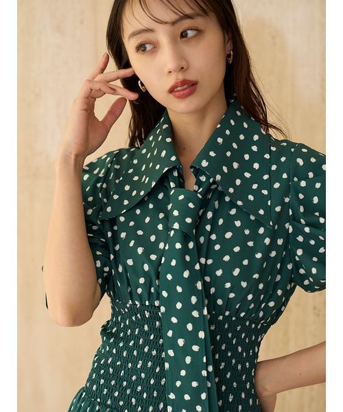 SNIDEL（スナイデル）の「ドットボウタイシャツワンピース（ワンピース・レディース・グリーン/アイボリー/ブラック・0/1）」の12枚目の写真