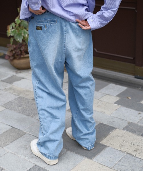 BROKEN BASE(ブロークンベース)の「Two-Tuck Wide Denim(デニムパンツ・メンズ・ブラック/ライトブルー・LARGE/MEDIUM)」の5枚目の写真
