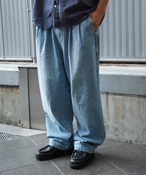 BROKEN BASE(ブロークンベース)の「Two-Tuck Wide Denim(デニムパンツ・メンズ・ブラック/ライトブルー・LARGE/MEDIUM)」の4枚目の写真