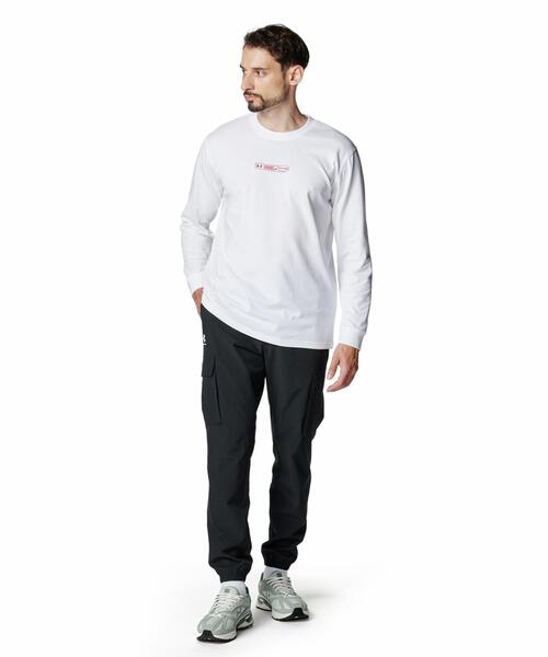 UNDER ARMOUR(アンダーアーマー)の「UAヘビーウエイト ロゴ グラフィック ロングスリーブ Tシャツ(ライフスタイル/メンズ)(Tシャツ/カットソー・メンズ・ホワイト・L/M/S/XL/2XL/3XL)」の3枚目の写真