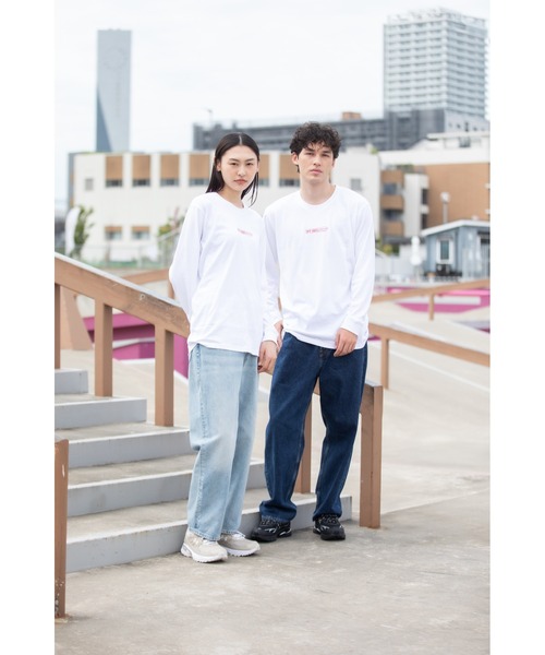 UNDER ARMOUR(アンダーアーマー)の「UAヘビーウエイト ロゴ グラフィック ロングスリーブ Tシャツ(ライフスタイル/メンズ)(Tシャツ/カットソー・メンズ・ホワイト・L/M/S/XL/2XL/3XL)」の5枚目の写真