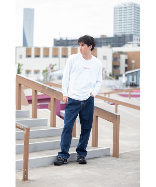 UNDER ARMOUR(アンダーアーマー)の「UAヘビーウエイト ロゴ グラフィック ロングスリーブ Tシャツ(ライフスタイル/メンズ)(Tシャツ/カットソー・メンズ・ホワイト・L/M/S/XL/2XL/3XL)」の6枚目の写真