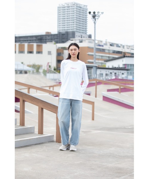 UNDER ARMOUR(アンダーアーマー)の「UAヘビーウエイト ロゴ グラフィック ロングスリーブ Tシャツ(ライフスタイル/メンズ)(Tシャツ/カットソー・メンズ・ホワイト・L/M/S/XL/2XL/3XL)」の8枚目の写真