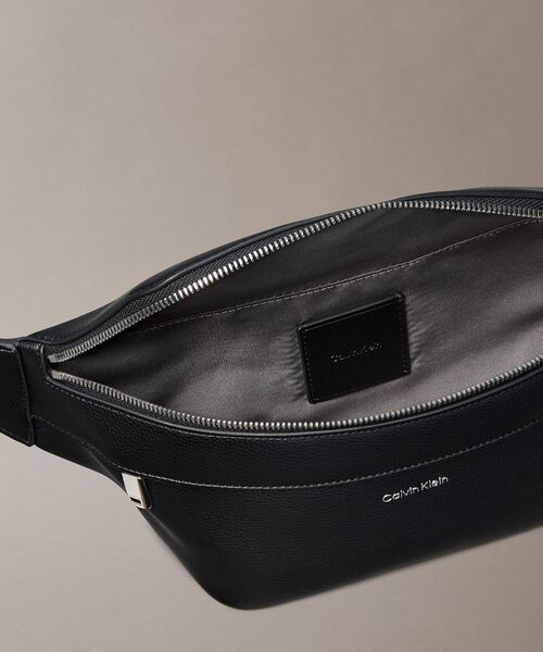 Calvin Klein（カルバン・クライン）の「レイズ ウエストバッグ（ボディバッグ/ウエストポーチ・メンズ・ブラック・FREE）」の7枚目の写真