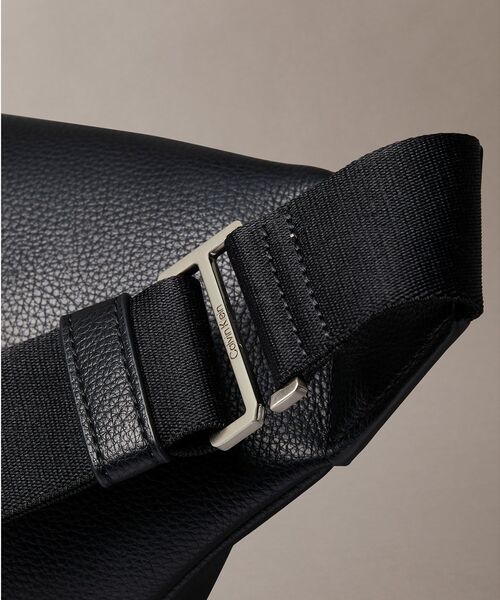 Calvin Klein（カルバン・クライン）の「レイズ ウエストバッグ（ボディバッグ/ウエストポーチ・メンズ・ブラック・FREE）」の8枚目の写真