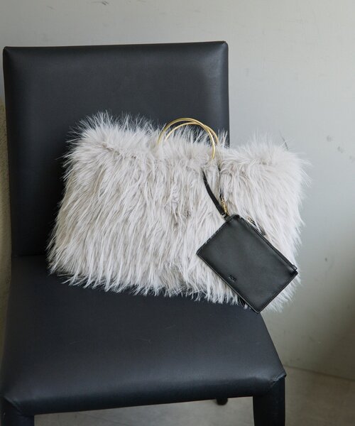 GALLARDAGALANTE(ガリャルダガランテ)の「【2.718】シャギーリングハンドルバッグ(ショルダーバッグ・レディース・ライトグレー/ベージュ・FREE)」の2枚目の写真