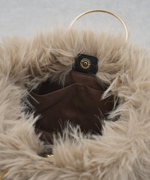 GALLARDAGALANTE(ガリャルダガランテ)の「【2.718】シャギーリングハンドルバッグ(ショルダーバッグ・レディース・ライトグレー/ベージュ・FREE)」の6枚目の写真