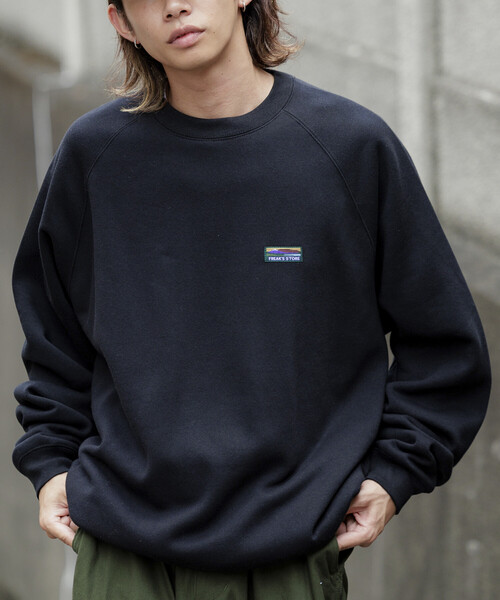 FREAK'S STORE（フリークスストア）の「限定展開 ビッグシルエット ワンポイントロゴ ラグランスリーブ スピンドル スウェット（スウェット・メンズ・ブラック/ネイビー/チャコールグレー/アッシュグレー/グレイッシュベージュ・SMALL/MEDIUM/LARGE）」の2枚目の写真