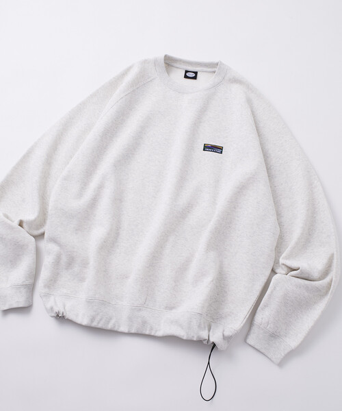 FREAK'S STORE（フリークスストア）の「限定展開 ビッグシルエット ワンポイントロゴ ラグランスリーブ スピンドル スウェット（スウェット・メンズ・ブラック/ネイビー/チャコールグレー/アッシュグレー/グレイッシュベージュ・SMALL/MEDIUM/LARGE）」の16枚目の写真