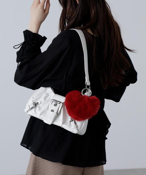 FREE'S MART（フリーズマート）の「◆ハートフェイクチャーム（キーホルダー・レディース・ブラック/ホワイト/レッド・ﾌﾘ-）」の3枚目の写真