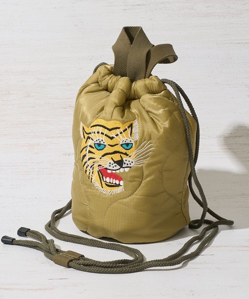 HOUSTON(ヒューストン)の「【HOUSTON / ヒューストン】QUILTING BAG / 巾着バッグ(ショルダーバッグ・レディース・オリーブドラブ/ブラック/カモフラージュ・FREE)」の1枚目の写真