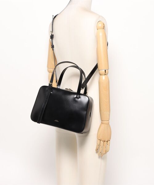 A.P.C.(アーペーセー)の「SAC VIRGINIE BOX(ハンドバッグ・レディース・ブラック・ONESIZE)」の4枚目の写真