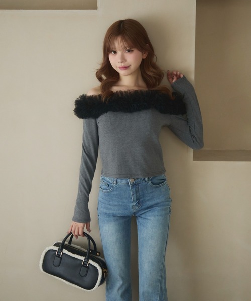 TITTY&CO.(ティティーアンドコー)の「チュールオフショルトップス(Tシャツ/カットソー・レディース・ブラック/グレー・FREE)」の3枚目の写真