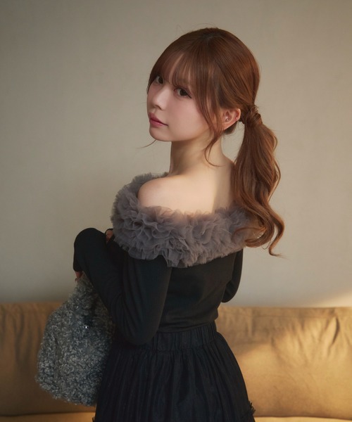 TITTY&CO.(ティティーアンドコー)の「チュールオフショルトップス(Tシャツ/カットソー・レディース・ブラック/グレー・FREE)」の15枚目の写真