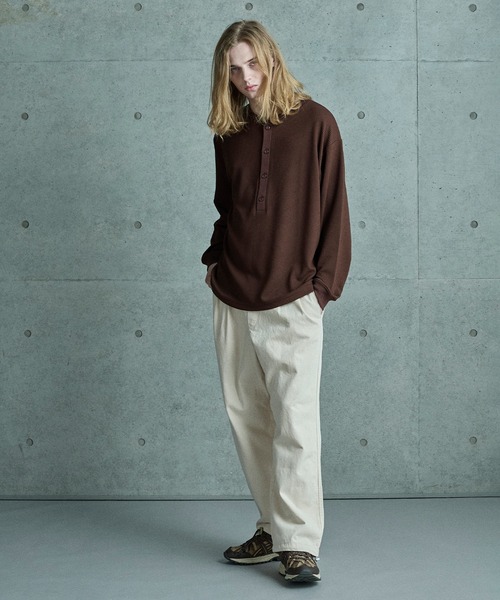 FUSE(フューズ)の「テックサーマル ヘンリーネックシャツ(Tシャツ/カットソー・メンズ・グレー/ホワイト/ブラウン・01/02/03)」の18枚目の写真