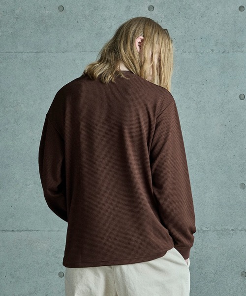 FUSE(フューズ)の「テックサーマル ヘンリーネックシャツ(Tシャツ/カットソー・メンズ・グレー/ホワイト/ブラウン・01/02/03)」の16枚目の写真