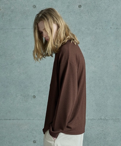 FUSE(フューズ)の「テックサーマル ヘンリーネックシャツ(Tシャツ/カットソー・メンズ・グレー/ホワイト/ブラウン・01/02/03)」の15枚目の写真