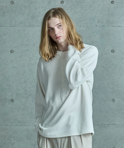 FUSE(フューズ)の「テックサーマル ヘンリーネックシャツ(Tシャツ/カットソー・メンズ・グレー/ホワイト/ブラウン・01/02/03)」の17枚目の写真