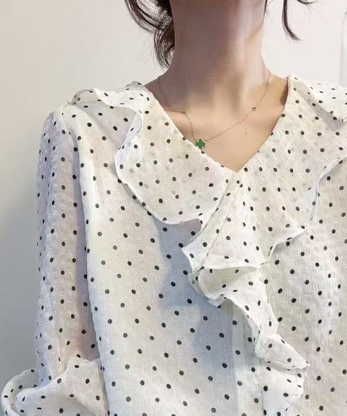 Aelina(エリナ)の「フリルドット柄Vネックトップス(シャツ/ブラウス・レディース・ベージュ・XL/L/M)」の3枚目の写真