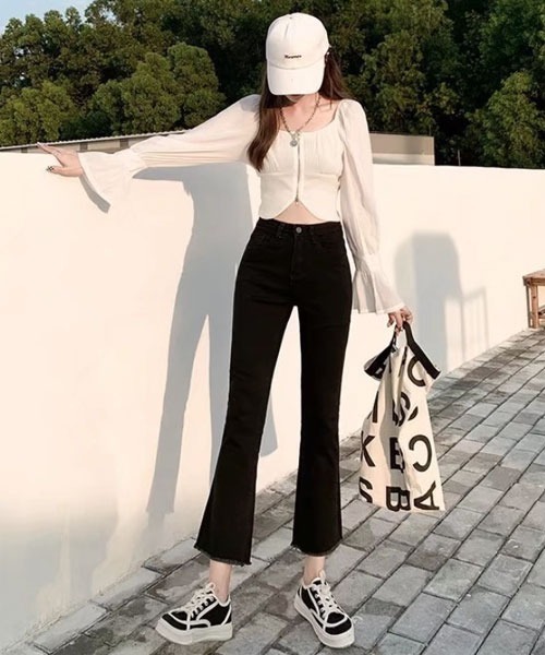 i-dare（アイディア）の「【i-dare】クロップド丈フレア デニム パンツ（デニムパンツ・レディース・ブラック・MEDIUM/X-LARGE/SMALL/LARGE）」の2枚目の写真