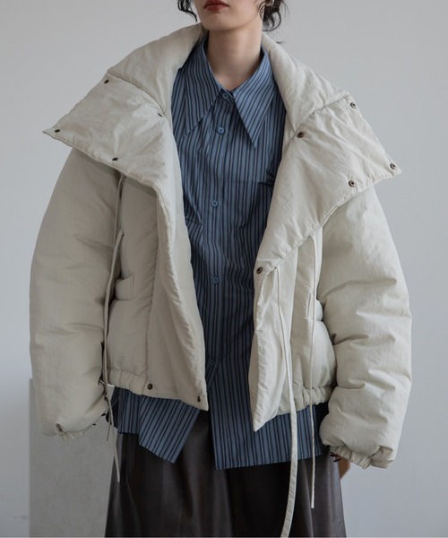 VACANCY（ヴァカンシー）の「ダブルリボンショート丈ダウン（ダウンジャケット/コート・レディース・ブラック/アイボリー・FREE）」の18枚目の写真