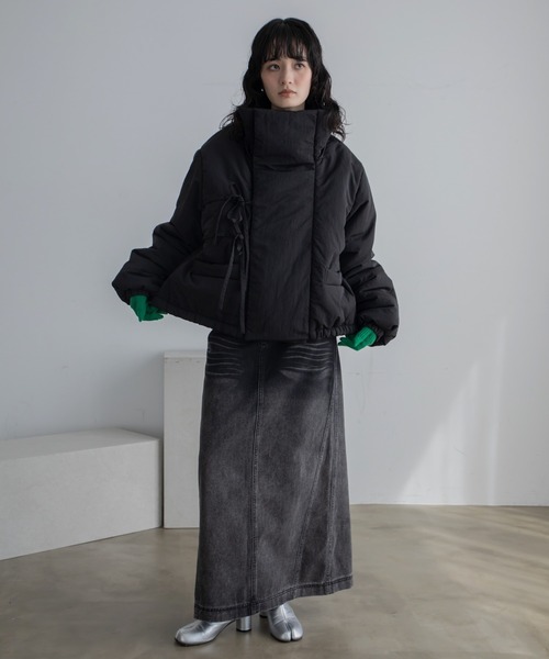 VACANCY（ヴァカンシー）の「ダブルリボンショート丈ダウン（ダウンジャケット/コート・レディース・ブラック/アイボリー・FREE）」の4枚目の写真