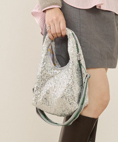 LeSportsac（レスポートサック）の「SM MARCHE BAG プラチナムプラネット（ショルダーバッグ・レディース・シルバー・FREE）」の2枚目の写真