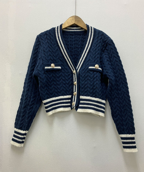 VIVID LADY（ビビッドレディー）の「ケーブル編み ショート丈 ニットカーディガン（ニット/セーター・レディース・ネイビー/グレー/アイボリー・FREE）」の2枚目の写真