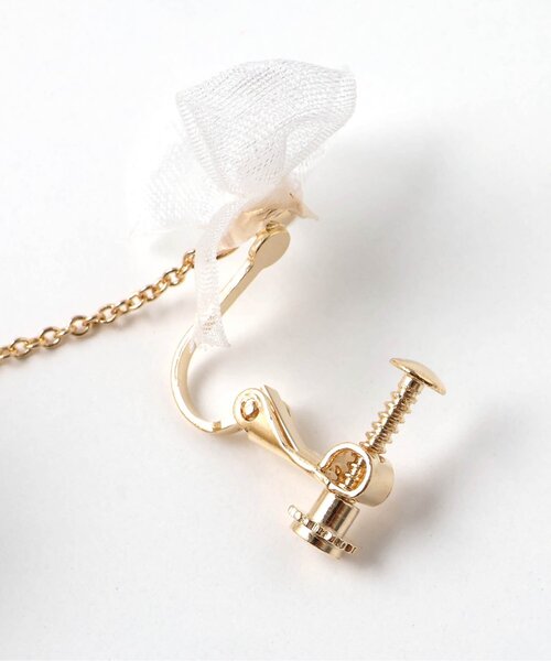 algy（アルジー）の「チュールリボンファーイヤリング（イヤリング・キッズ・オフホワイト・FREE）」の4枚目の写真