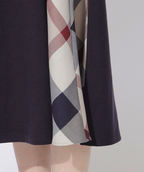 BLUE LABEL CRESTBRIDGE(ブルーレーベルクレストブリッジ)の「【WEB限定】ウールミックスストレッチポンチパーシャルチェックドレス(ワンピース・レディース・ダークネイビー/ブラック・36/38/40)」の12枚目の写真