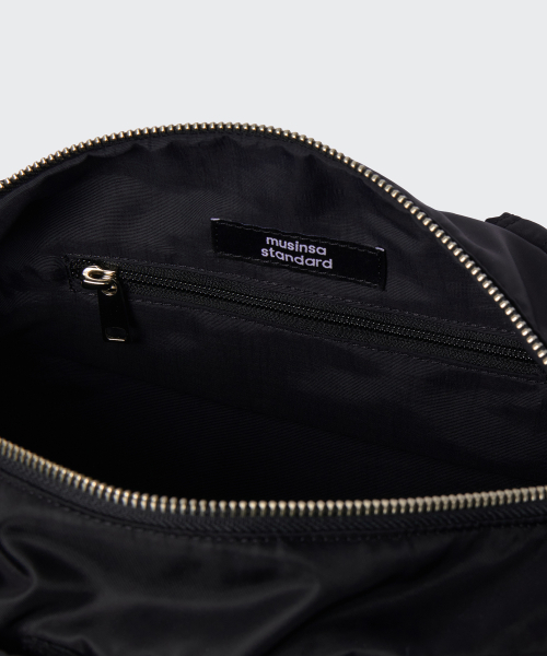 MUSINSA STANDARD WOMAN（ムシンサスタンダードウーマン）の「ウィメンズナイロンシリンダーバッグ[ブラック]（ショルダーバッグ・レディース・その他・FREE）」の7枚目の写真