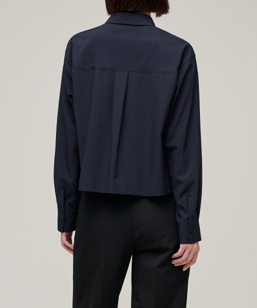 MUSINSA STANDARD WOMAN（ムシンサスタンダードウーマン）の「ウィメンズリラックスドクロップシルキーシャツ[ダークネイビー]（シャツ/ブラウス・レディース・その他・SMALL/MEDIUM）」の2枚目の写真