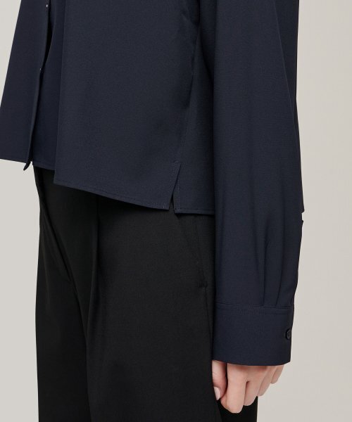 MUSINSA STANDARD WOMAN（ムシンサスタンダードウーマン）の「ウィメンズリラックスドクロップシルキーシャツ[ダークネイビー]（シャツ/ブラウス・レディース・その他・SMALL/MEDIUM）」の6枚目の写真