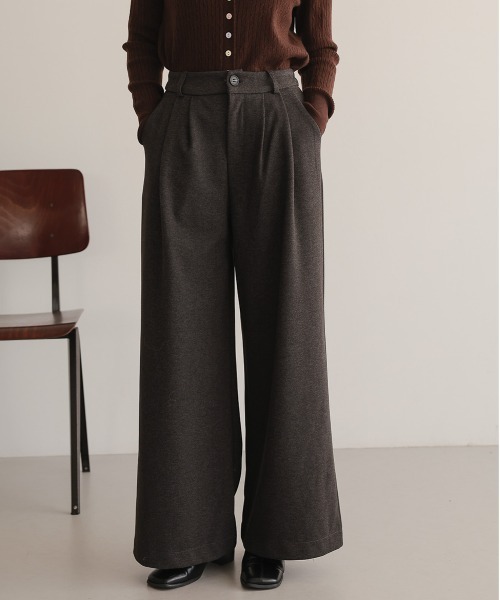 attiree(アティレー)の「微起毛ワイドパンツ(スラックス・レディース・ブラウン/チャコールグレー・MEDIUM/LARGE)」の11枚目の写真