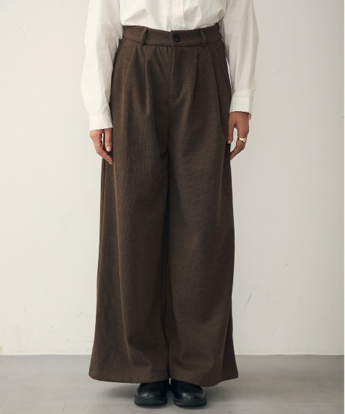 attiree(アティレー)の「微起毛ワイドパンツ(スラックス・レディース・ブラウン/チャコールグレー・MEDIUM/LARGE)」の3枚目の写真