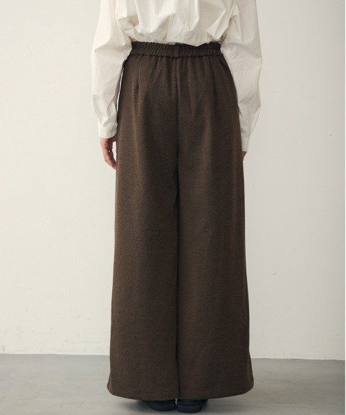 attiree(アティレー)の「微起毛ワイドパンツ(スラックス・レディース・ブラウン/チャコールグレー・MEDIUM/LARGE)」の9枚目の写真
