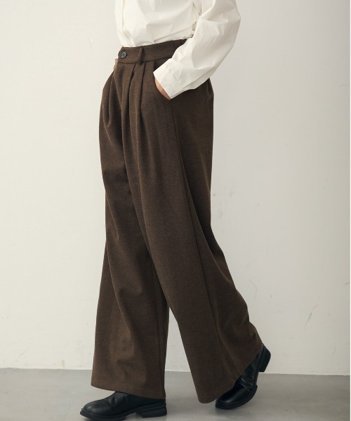 attiree(アティレー)の「微起毛ワイドパンツ(スラックス・レディース・ブラウン/チャコールグレー・MEDIUM/LARGE)」の5枚目の写真