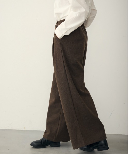 attiree(アティレー)の「微起毛ワイドパンツ(スラックス・レディース・ブラウン/チャコールグレー・MEDIUM/LARGE)」の7枚目の写真