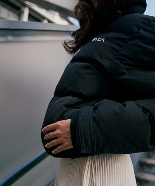 RVCA(ルーカ)の「RVCA レディース BALANCE PUFFER HD JACKET ジャケット 【2025年秋冬モデル】(ブルゾン・レディース・ブラック/サックスブルー/ホワイト系その他/オレンジ系その他・SMALL/MEDIUM/LARGE)」の11枚目の写真