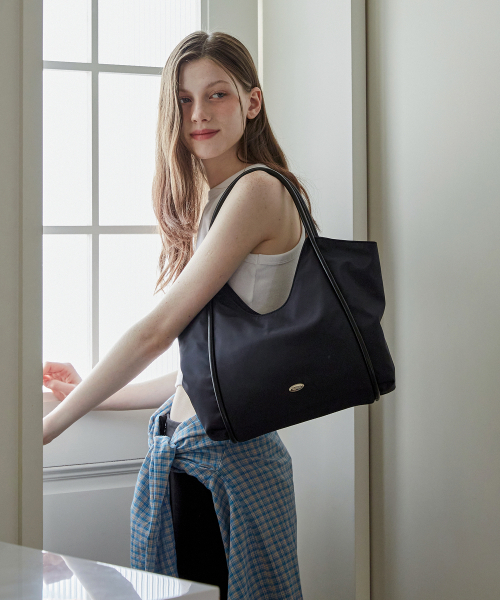 VALLUAT（バリュエット）の「Marenne bag_Navy（ショルダーバッグ・レディース・その他・FREE）」の2枚目の写真