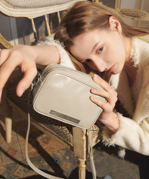 MARHEN.J(マルヘンジェイ)の「デイ (DAY) スクエアバッグ(ショルダーバッグ・レディース・ブルー/アイボリー/ブラック・FREE)」の5枚目の写真