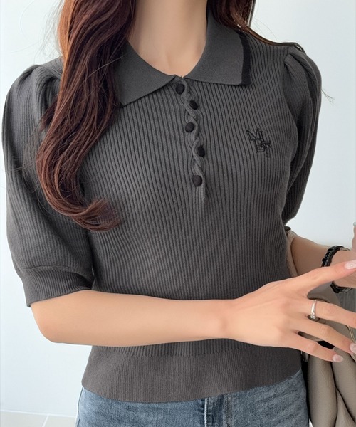 mily bilet(ミウィビレット)の「【mily bilet】配色×くすみカラーで魅せる、ずるい清楚さ。配色ラインポロニット (半袖)(ポロシャツ・レディース・ピンク/チャコール/アイボリー・LARGE/MEDIUM/SMALL/X-LARGE)」の3枚目の写真