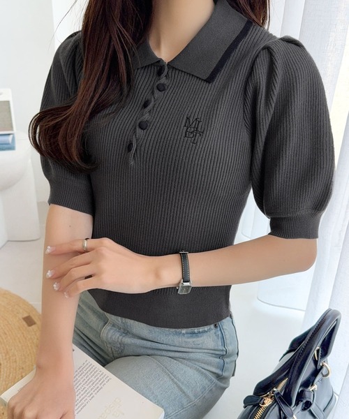 mily bilet(ミウィビレット)の「【mily bilet】配色×くすみカラーで魅せる、ずるい清楚さ。配色ラインポロニット (半袖)(ポロシャツ・レディース・ピンク/チャコール/アイボリー・LARGE/MEDIUM/SMALL/X-LARGE)」の5枚目の写真